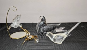 lot 155 image: Collection of Glass Birds Including Rare Authentic Fenton Glass Bird