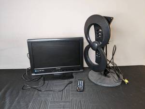lot 147 image: 20 Sylvania TV with Remote and Antenna