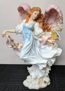 lot 14 image: Vintage Seraphim Classics Ariel Heavens Shining Star Figurine