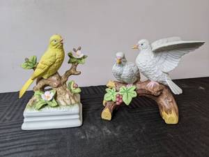 lot 154 image: Sun Fashion Porcelain Doves and Porcelain Yellow Floral Musical Bird