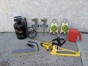 lot 128 image: An Assortment of Lawn Care Equipment
