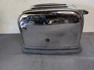 lot 185 image: GE Classic 2-Slice Stainless Toaster