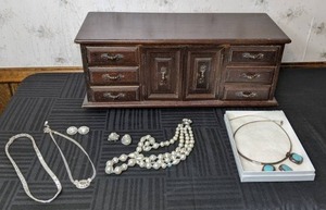 lot 95 image: Vintage Jewelry Box with Assorted Costume Jewelry Necklaces, Rings, Earrings, Broaches and More