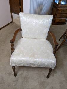 lot 98 image: Elegant Upholstered Parlor Chair