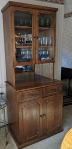 lot 83 image: Vintage Slim Traditional Style China Cabinet