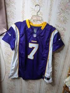 lot 210 image: Womens 2XL NFL Minnesota Vikings Jersey NFL