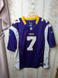 lot 211 image: Mens XL NFL Minnesota Vikings Jersey