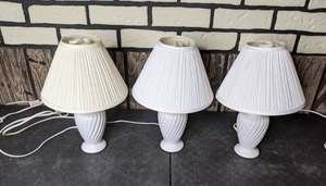 lot 264 image: Classic Set of 3 White 15 Table Lamps with Shades