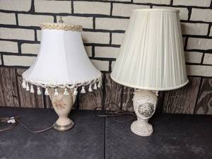 lot 266 image: Gorgeous Set of 2 Vintage Ceramic Porcelain Table Lamps