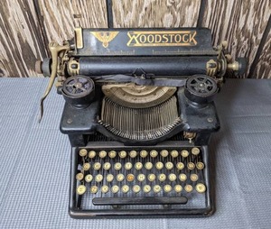 lot 371 image: Vintage Woodstock Standard Typewriter Model No. 5