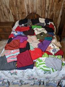 lot 348 image: Vintage Collection of Men and Womens Sweaters Including Cashmere Croft and Barrow, Liver Perry, Company Collection, Karen Scott, Etc.