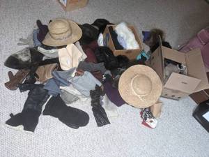lot 412 image: Large Collection of Hats, Gloves, Mittens, Scarves, Etc.