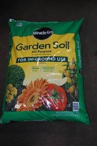 lot 82 image: Miracle-Gro All Purpose Garden Soil