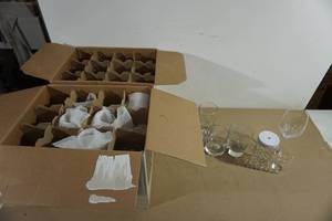 lot 98 image: Assorted Glassware