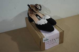 lot 133 image: Journee Collection Edna Pumps - Womens 8