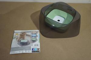 lot 179 image: NEW Pet Life Hydritate Anti-Puddle Dog Bowl