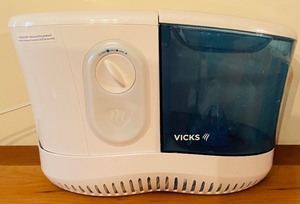 lot 60 image: Vicks Cool Mist Humidifier with New Filters, Vapo Pads and More