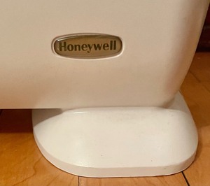 lot 68 image: Honeywell Base Floor Heater