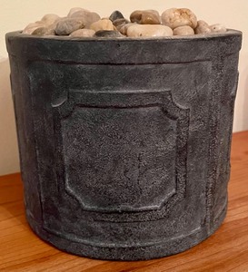 lot 83 image: Heavy PotsPlanters with Rock Decor