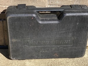 lot 193 image: Auto Emergency Kit