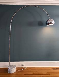 lot 3 image: Amazing Vintage Arc Floor Lamp with Marble Base