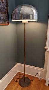 lot 17 image: Vintage Domed Brass and Chrome Floor Lamp