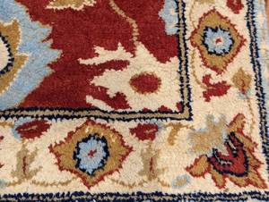 lot 23 image: Pottery Barn Accent Rug
