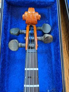lot 30 image: Suzuki Violin
