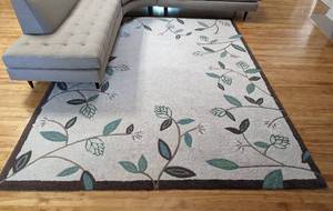 lot 122A image: Pottery Barn Floral Kaleen Wool Area Rug