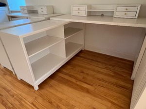 lot 124 image: Pottery Barn Teen Rowan Corner Desk with Desk Top Organizer