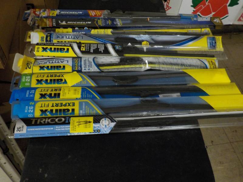 26 and 28 Windshield Wipers...