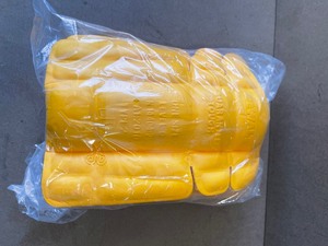 lot 95 image: Dewalt knee pads