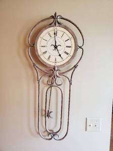 Wall Hanging Clock And Rack With Plates