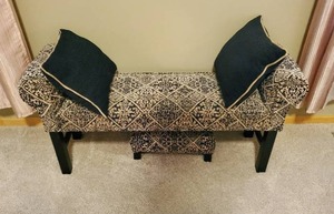 Bench With Footrest And Pillows