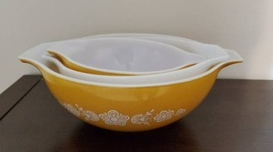 Three Pyrex Mixing Bowls
