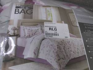 lot 110 image: Madison Park Essentials Eden 7 pc B...
