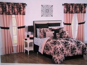 lot 112 image: Courtney 30 pc Bedroom Super Set- Q...