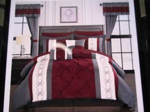 lot 117 image: Chic Home Design Icaria 20- pc Bedr...