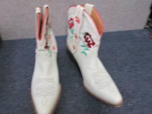 lot 128 image: Dingo Womens Play Pretty Bootie Si...