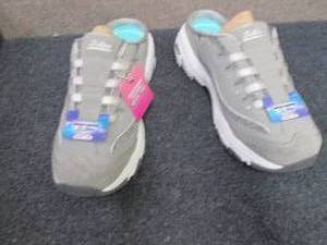 lot 130 image: Skechers Womens DLites Resilient ...