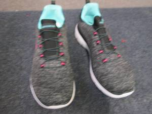 lot 138 image: Skechers Womens Summit Quick Getaw...