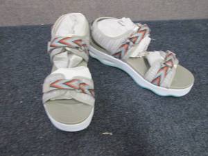lot 150 image: Muk Luks Womens Roller Derby Wedge...
