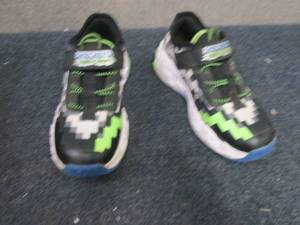 lot 152 image: Skechers Kids Mega Craft Sneaker S...