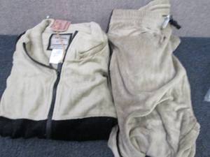 lot 172 image: Victory Outfitters Mens Velour Jog...