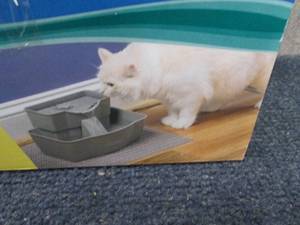 lot 294 image: PetSafe Drinkwell Multi-Tier Pet Fo...