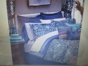 lot 311 image: Folk Art Border 30-Pc. Bedroom Supe...