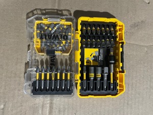 lot 40 image: DEWALT MAXFIT Screwdriving Set (50-Piece) See Pictures