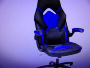 lot 42 image: X Rocker Venom Gaming Office Chair ...