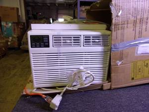 lot 53 image: Whirlpool 10,000 BTU Window Air Con...