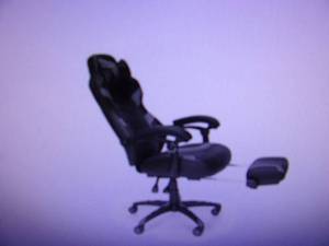 lot 58 image: RESPAWN 110 Pro Racing Style Gaming...